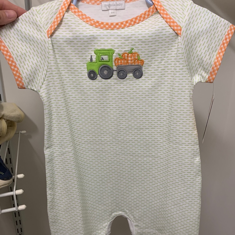 BNWT. ADORABLE FALL BOYS OUTFIT